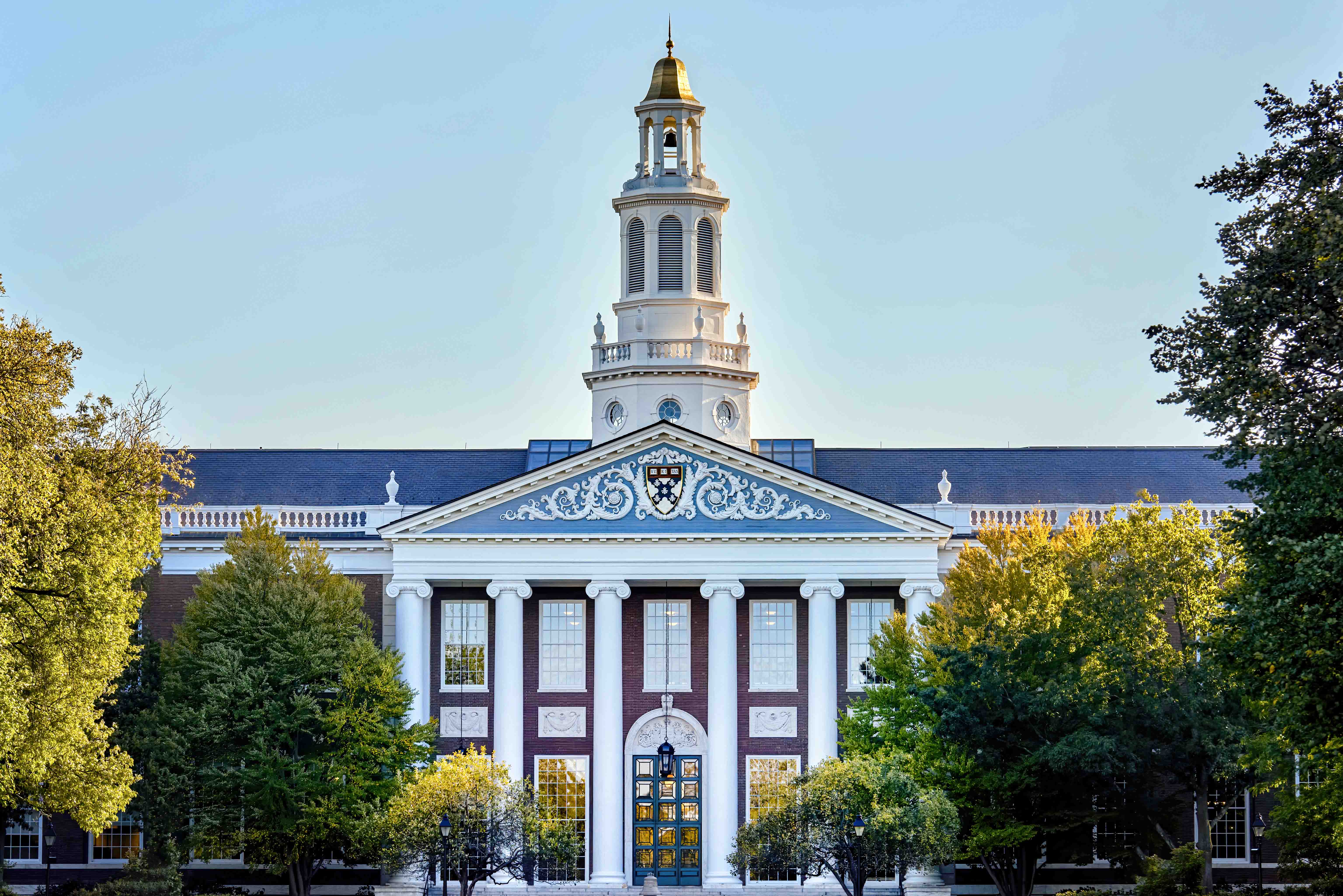 Harvard university cambridge. Гарвардский университет (Harvard University), США. Бостон университет Гарвард. Гарвард университет фото. Гарвардский университет Кембридж США.